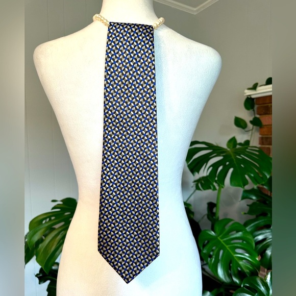 🖤 Geoffrey Beene tie color: blue,black,gray, excellent condition. - Picture 4 of 4